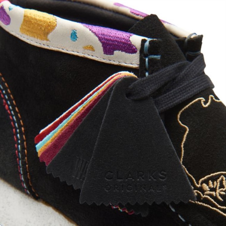 Botas Clarks Wallabee Negras Bordadas