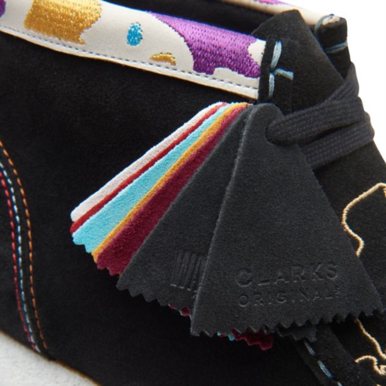 Botas Clarks Wallabee Negras Bordadas