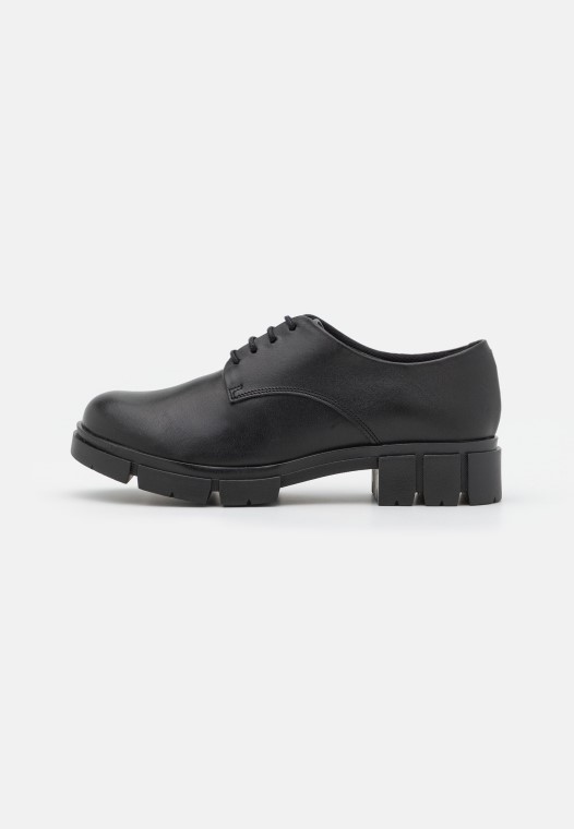 Clarks Teala Encaje Cordones Negro