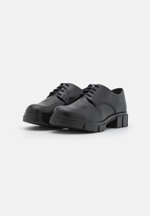 Clarks Teala Encaje Cordones Negro