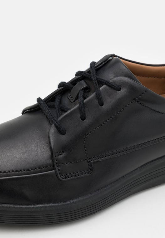 Zapatos Con Cordones Clarks Un Abode