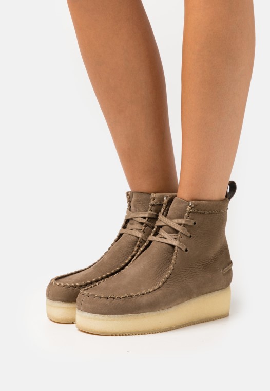 Botines Con Cordones Wallabee Clarks Marrón Claro