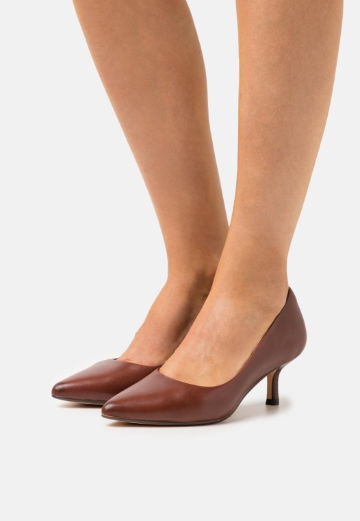 Violeta Tacones Clasico Coñac Clarks