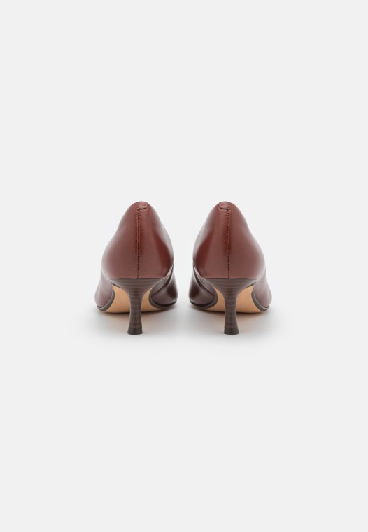 Violeta Tacones Clasico Coñac Clarks