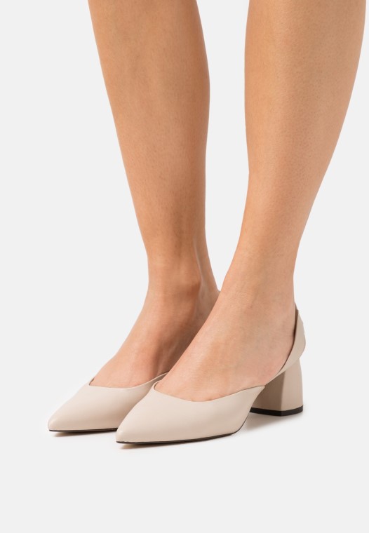 Tacos De Cuero Clasicos Beige Clarks