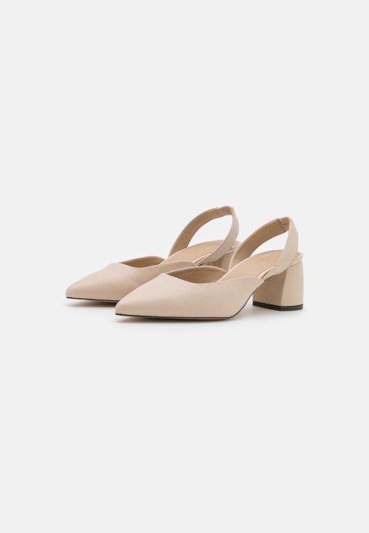 Tacos De Cuero Clasicos Beige Clarks