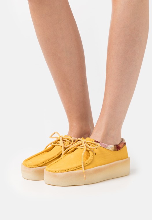 Mocasines De Copa Wallabee Clarks Amarillos