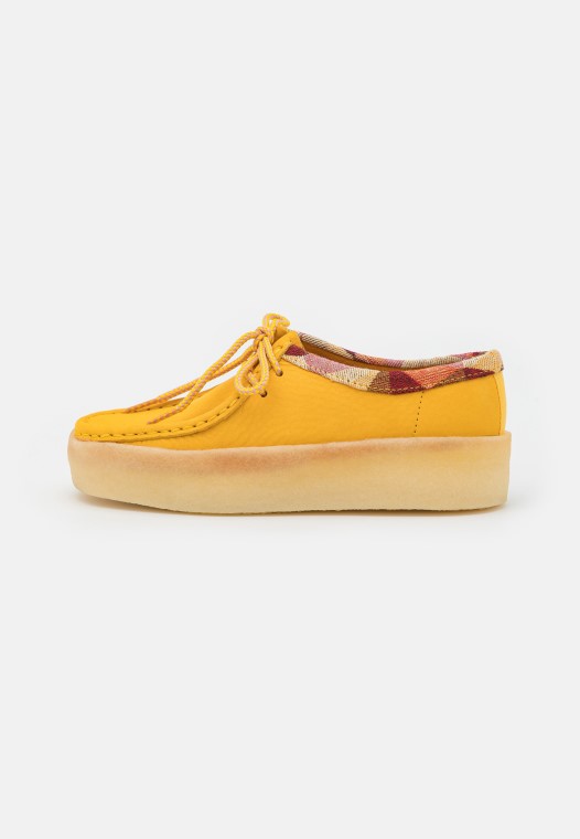 Mocasines De Copa Wallabee Clarks Amarillos