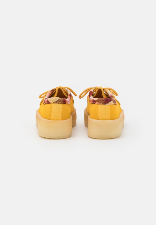 Mocasines De Copa Wallabee Clarks Amarillos