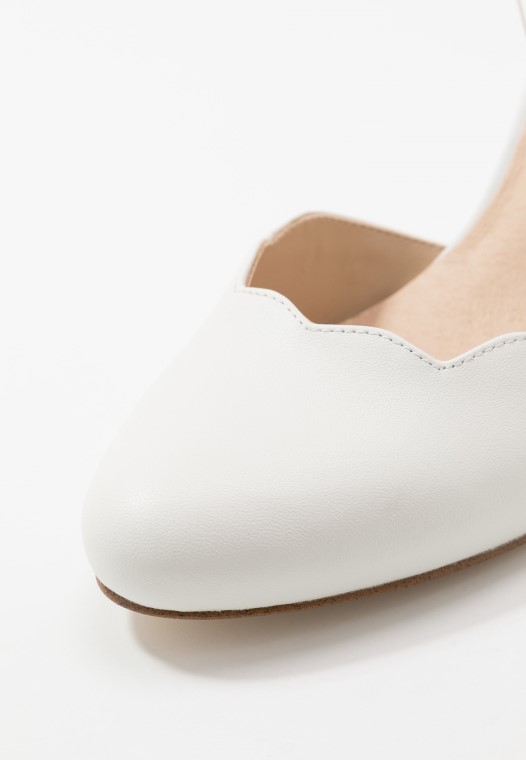 Bombas De Cuero Clarks Tacones Altos Blanco