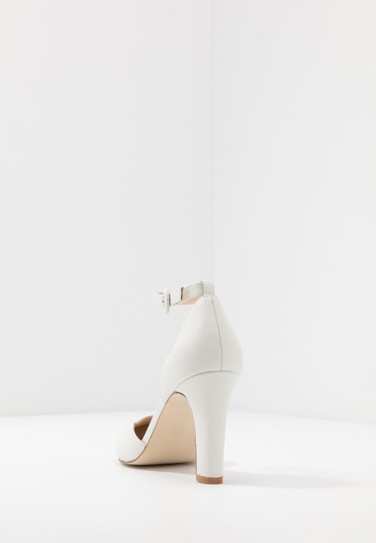 Bombas De Cuero Clarks Tacones Altos Blanco