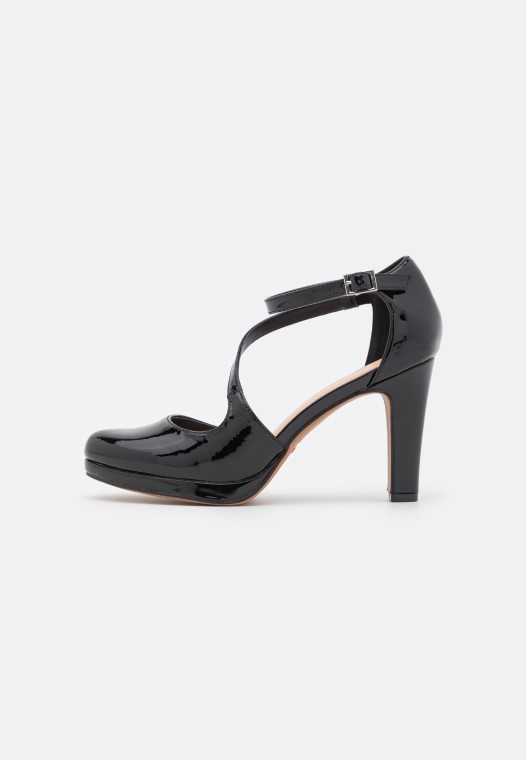 Moda Tacones Altos Clarks Negros