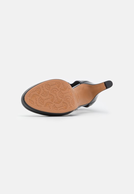 Moda Tacones Altos Clarks Negros