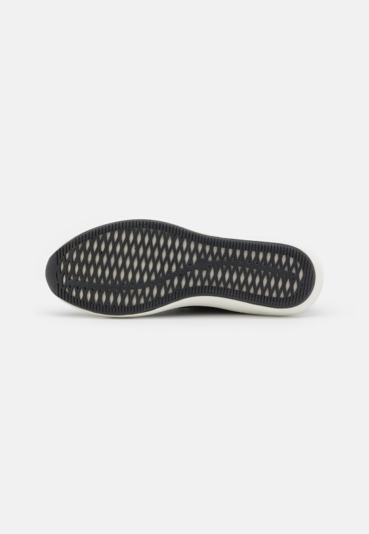 Zapatillas Rio Zip Negro Clarks