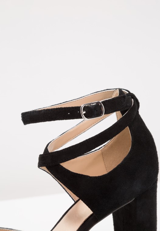 Tacones Negros De Cuero Clarks