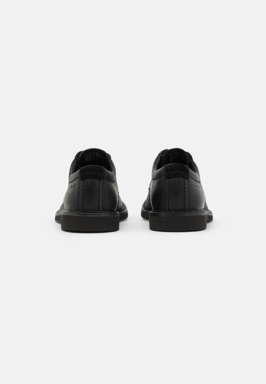 Atticus Encaje Cordones Clarks Negro