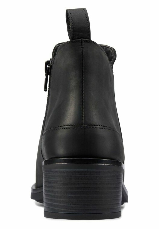 Botines Clarks Memi Zip Negro