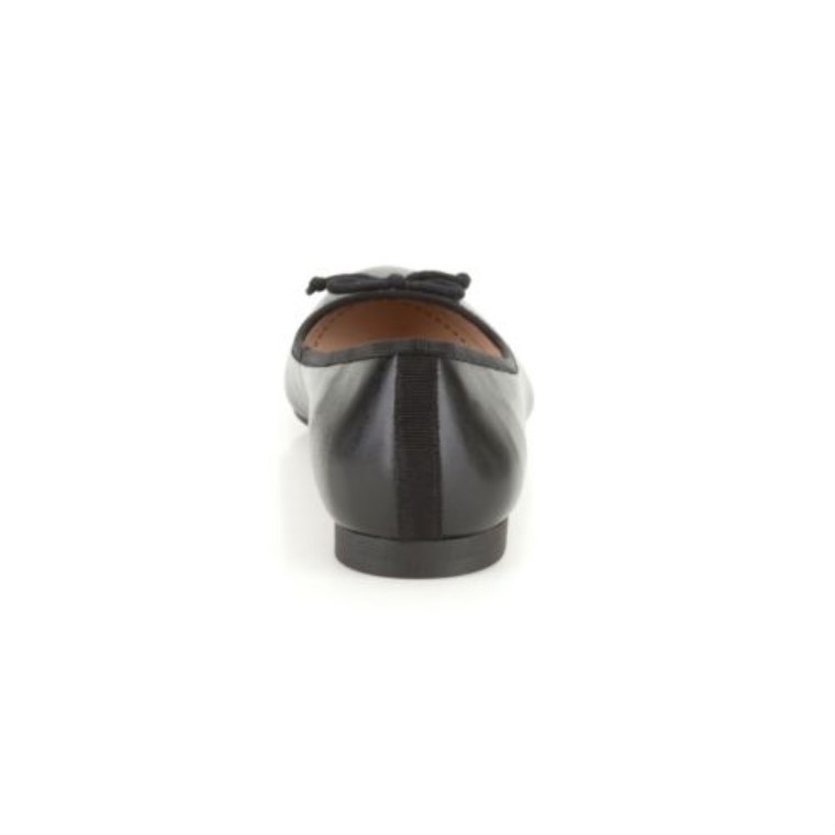 Paseo En Clarks Carrusel En Cuero Negro