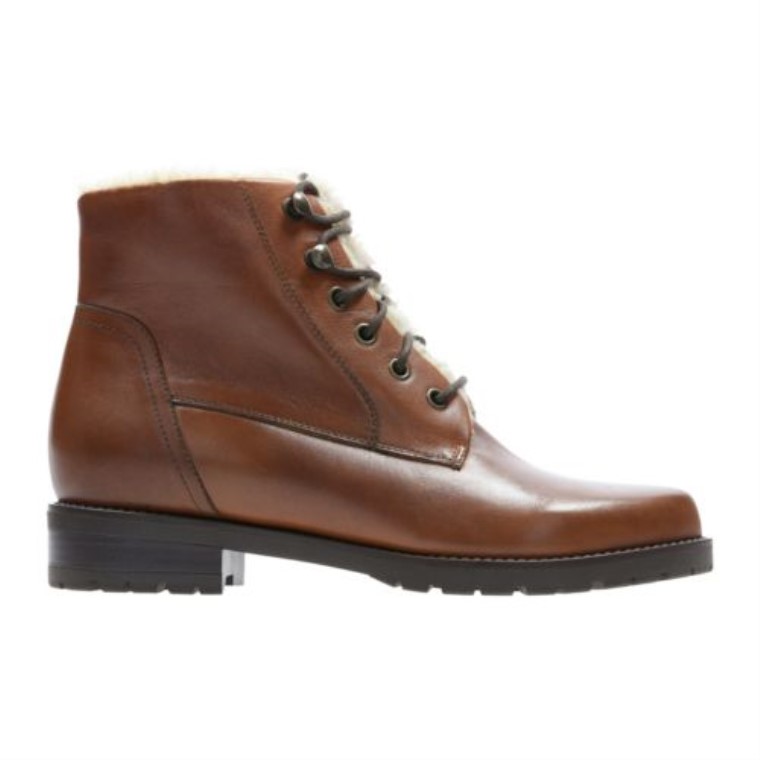 Tan Magirics Miel Clarks