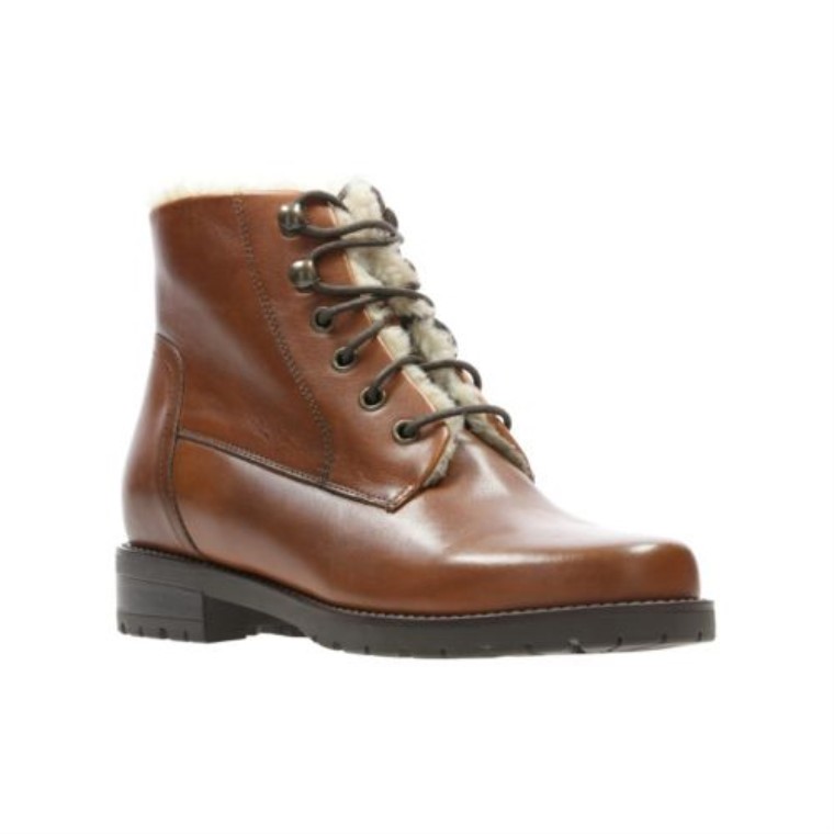 Tan Magirics Miel Clarks