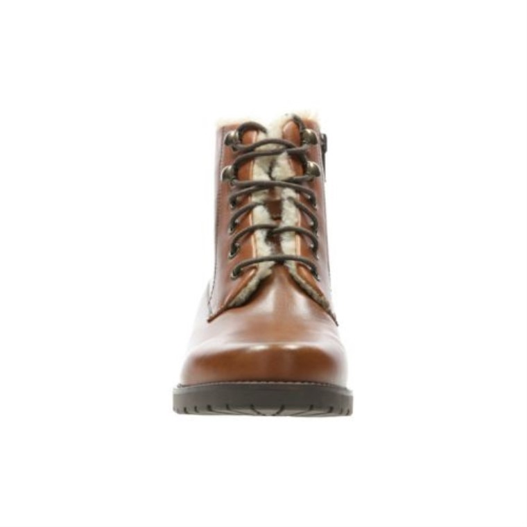 Tan Magirics Miel Clarks