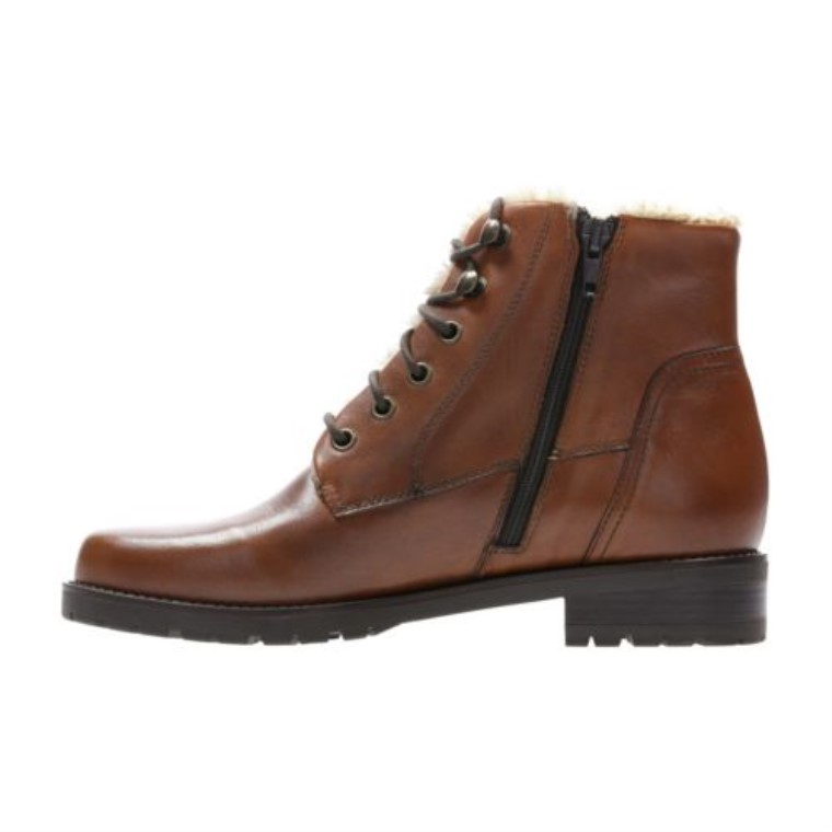 Tan Magirics Miel Clarks