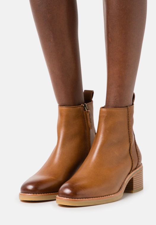 Botines Con Cremallera Cologne Marrón Oscuro Clarks