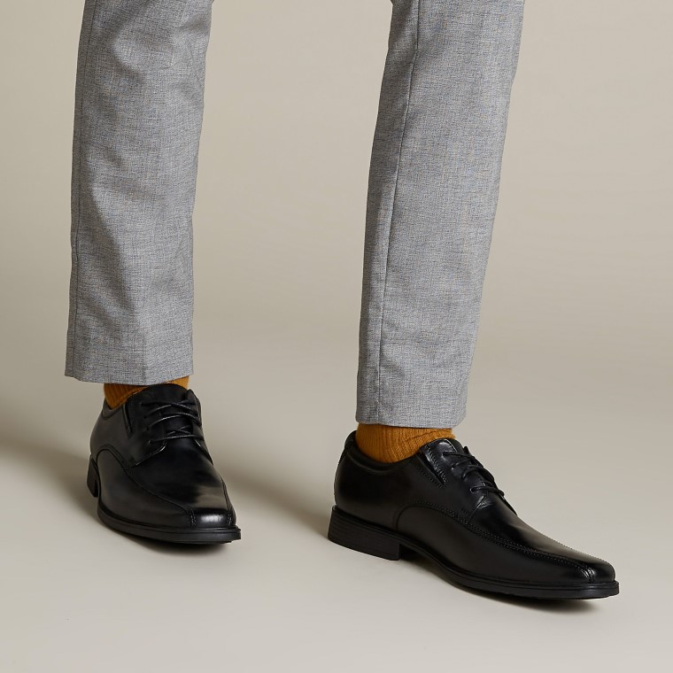 Clarks Cuero Negro Tilden Caminar