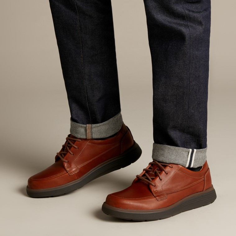 Cuero Marrón Oscuro Un Morada Facilidad Clarks