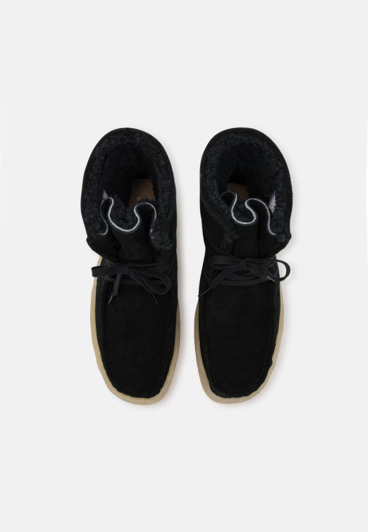 Botines Con Cordones Wallabee Cup Clarks Negro