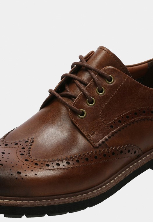Marrón Clarks Batcombe Wing Cordones