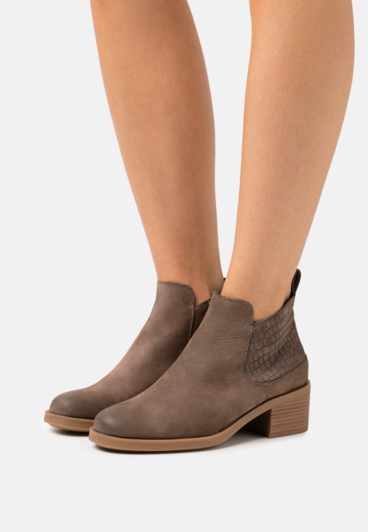 Botines Memi Zip Clarks Taupe