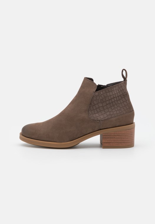 Botines Memi Zip Clarks Taupe