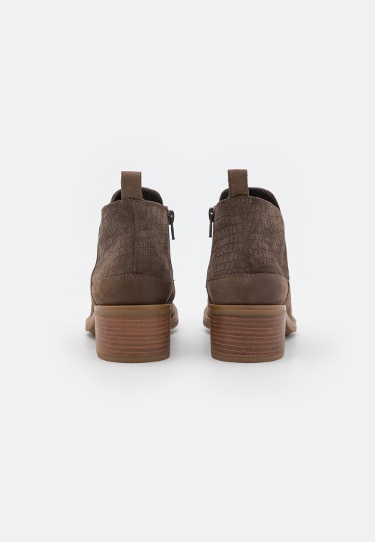 Botines Memi Zip Clarks Taupe