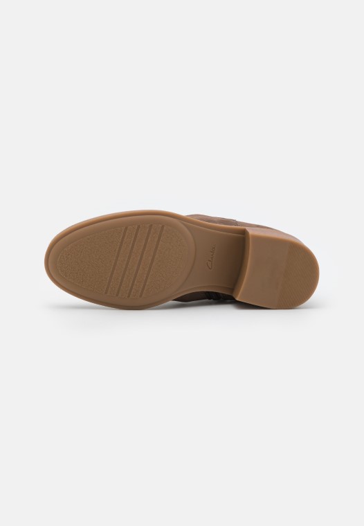 Botines Memi Zip Clarks Taupe