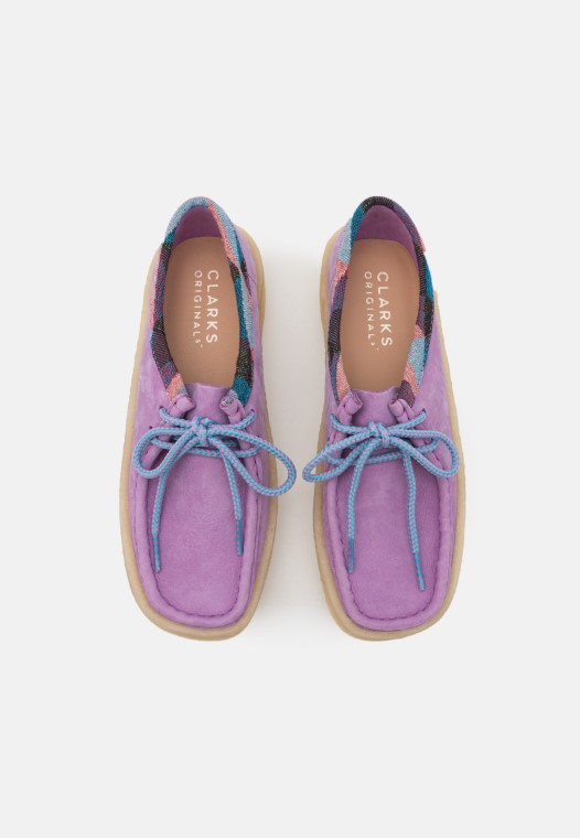 Zapatillas Sin Cordones De Copa Wallabee Violeta Claro Clarks