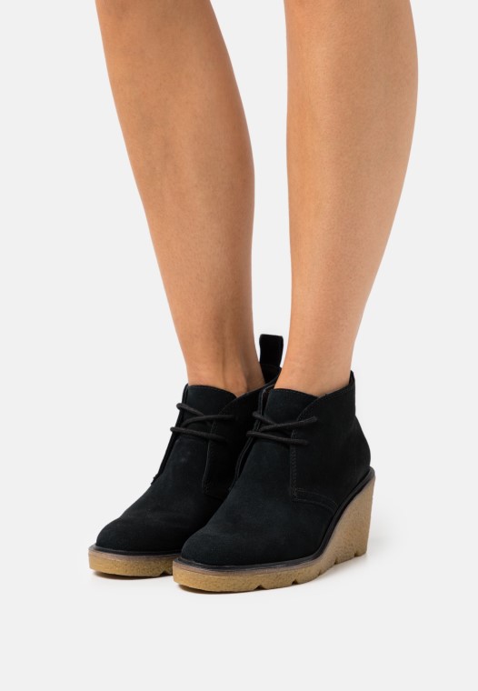 Botines Negros Con Cordones Clarks