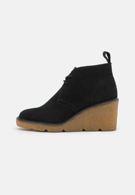 Botines Negros Con Cordones Clarks