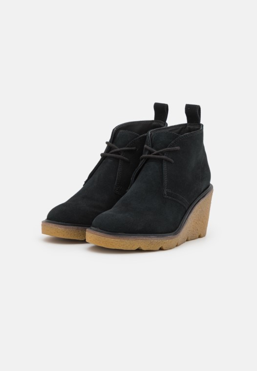 Botines Negros Con Cordones Clarks